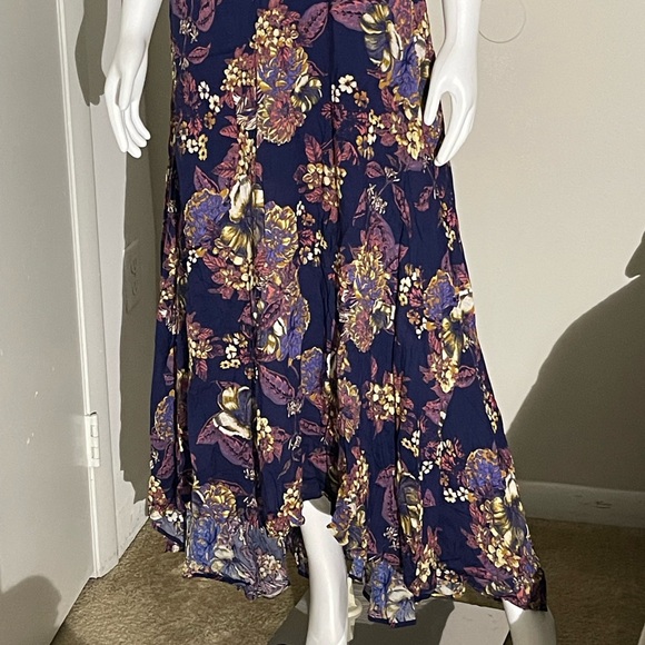 Beautiful asymmetrical blue dress. - Picture 5 of 7